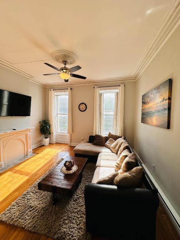 Charming, Spacious Apartment Downtown Albany, Albany