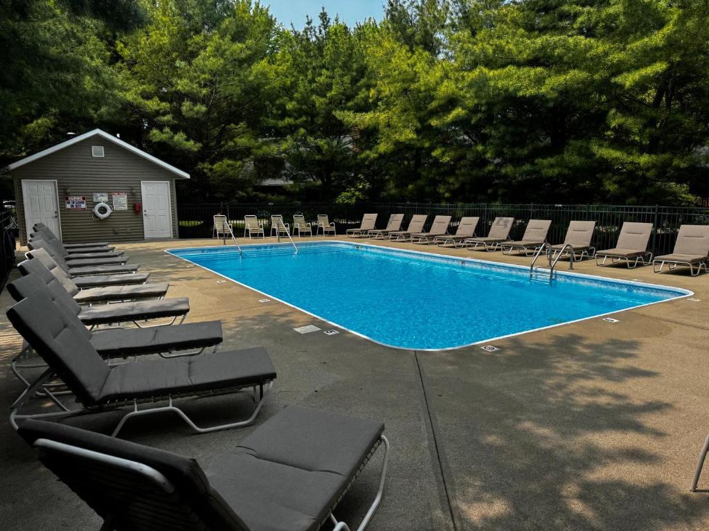 Lilypad Dock on Goshorn Lake Pooltown, Saugatuck