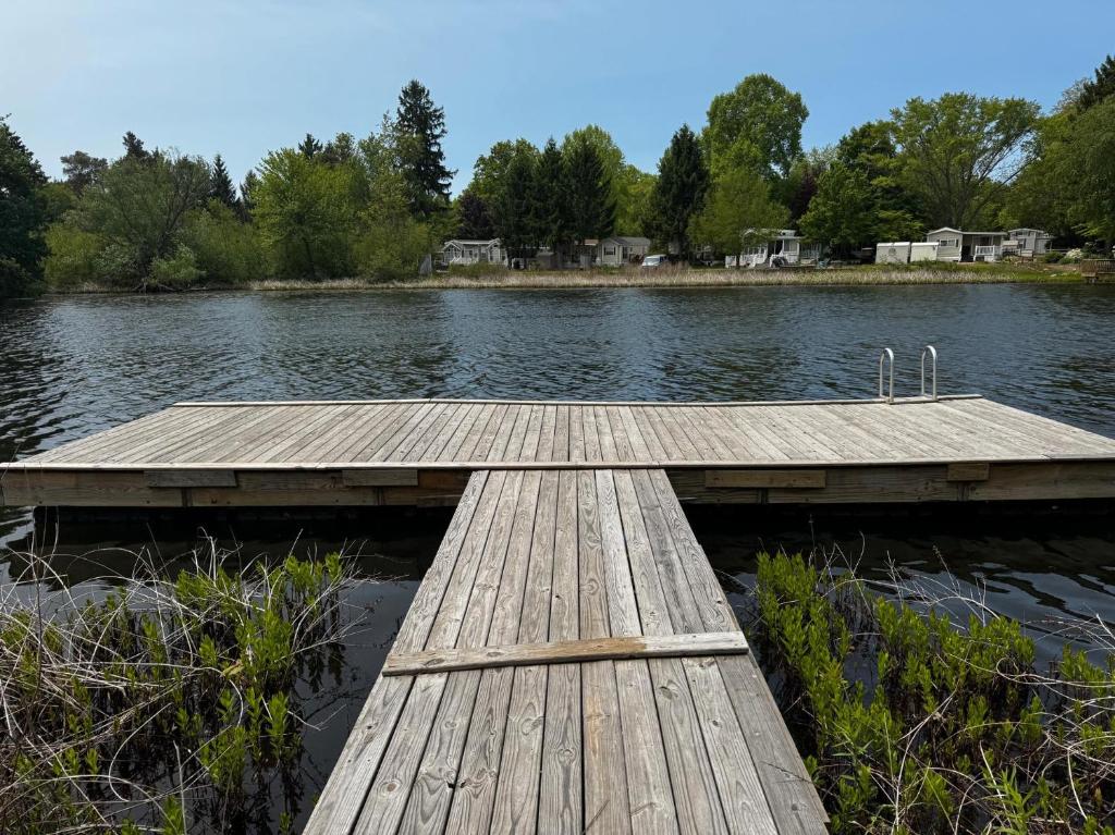 The Timber Nest Goshorn lake dock pool town, Saugatuck