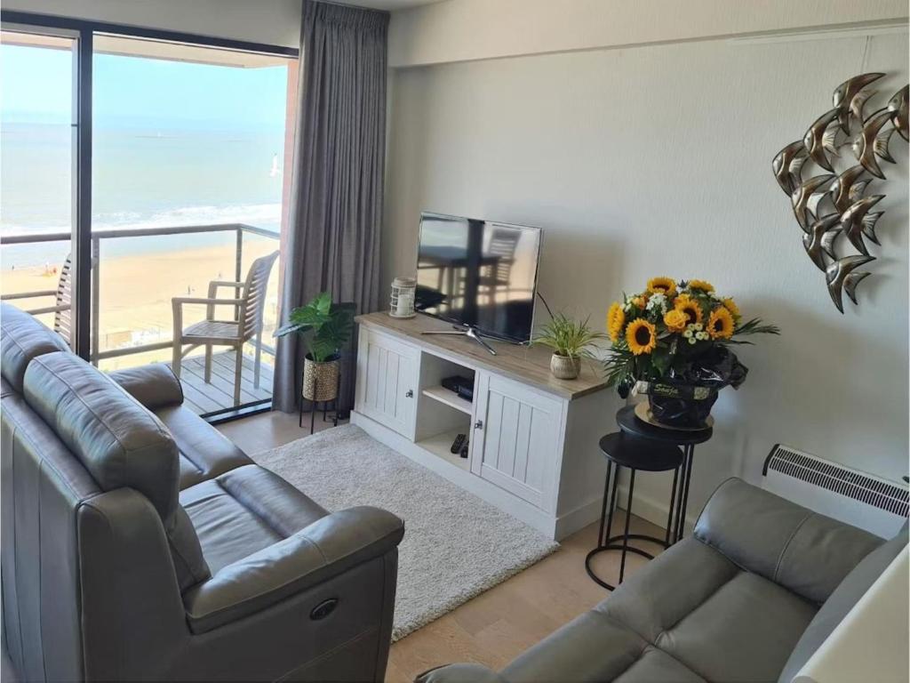 Apartment by North Sea with Ocean Views, Blankenberge