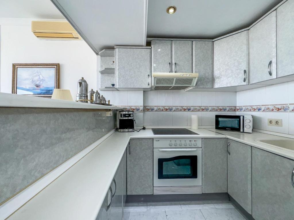 Coastal Comfort for Four in Torremolinos - 3