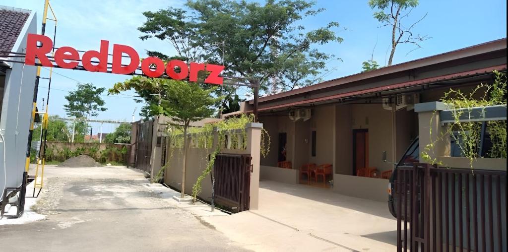 RedDoorz Syariah near Exit Tol Pemalang Comal 2, Comal