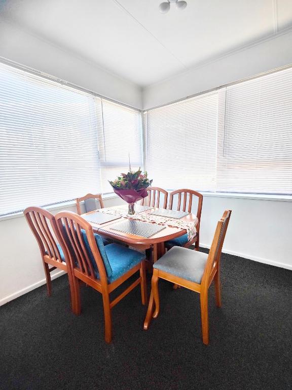 special in winter from 138 for three bedrooms unit in Johnsonville Wellington, Wellington