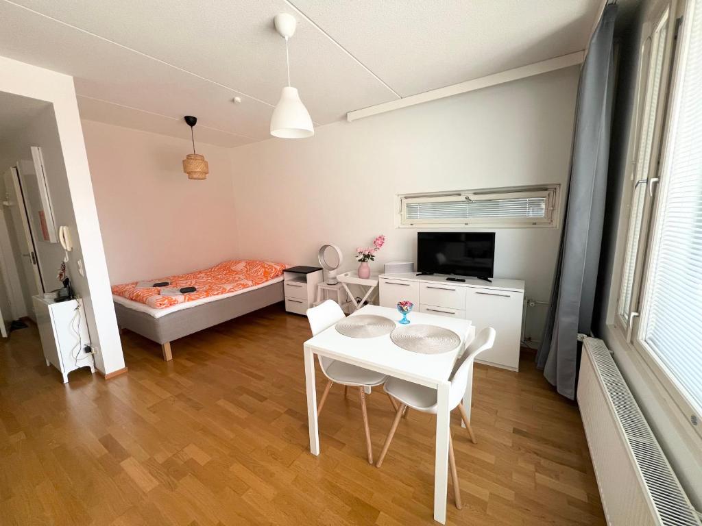 Studio next to Sello and Leppävaara train station, Espoo