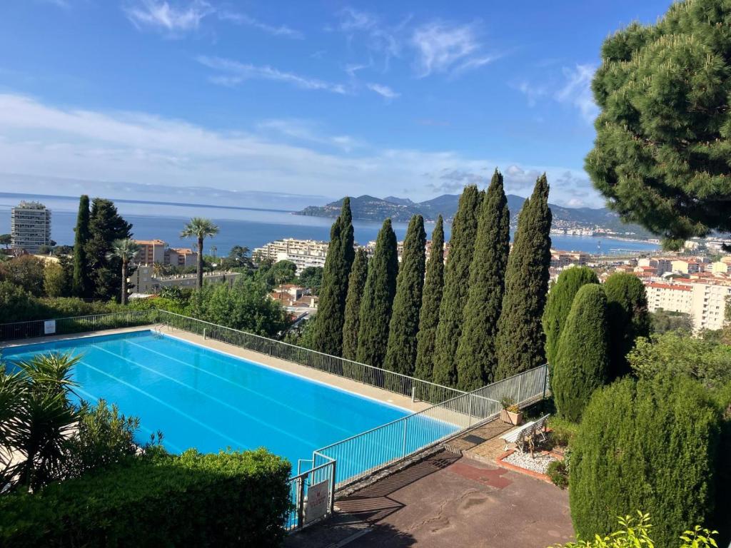 Studio calme et élégant avec vue mer, Cannes