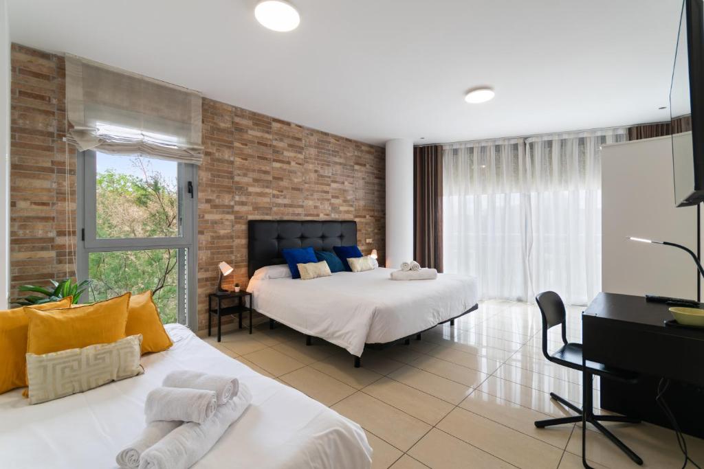 FIRA Gran Vía 2 - Private Rooms in a Shared Apartment - Habitaciones Privadas en Apartamento Compartido, Hospitalet de Llobregat