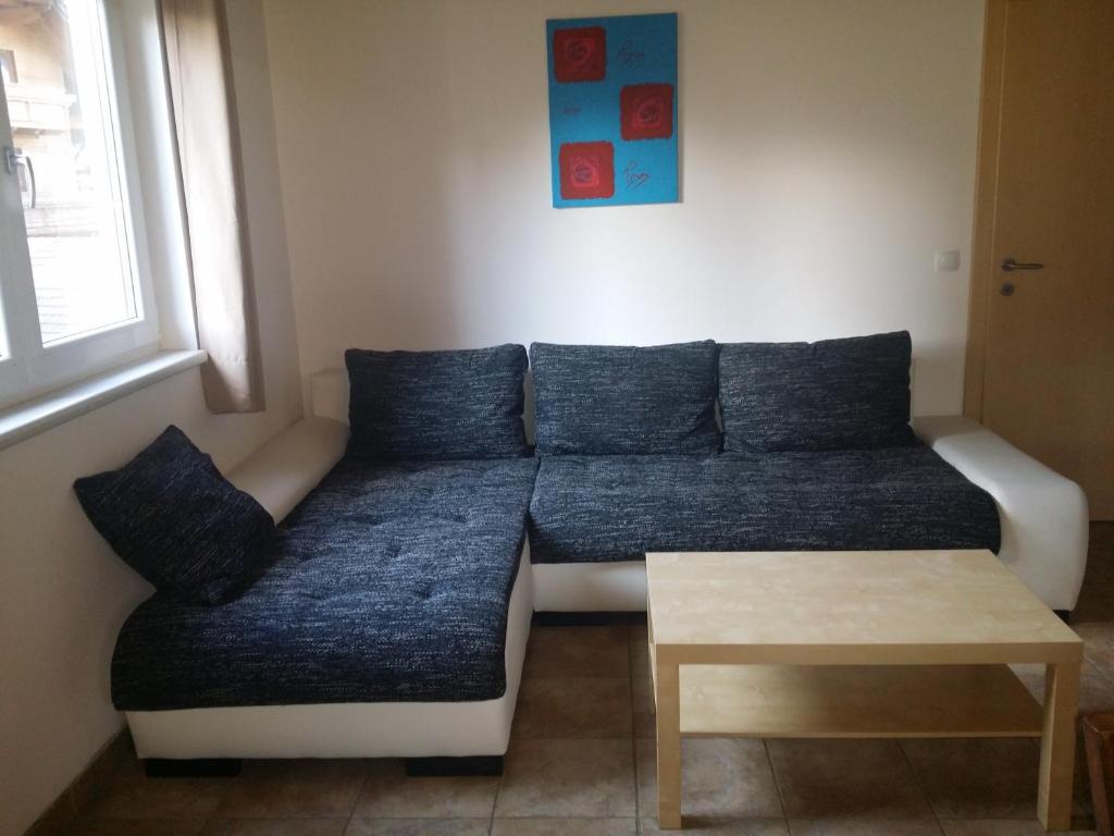 Haus Santorum - 5