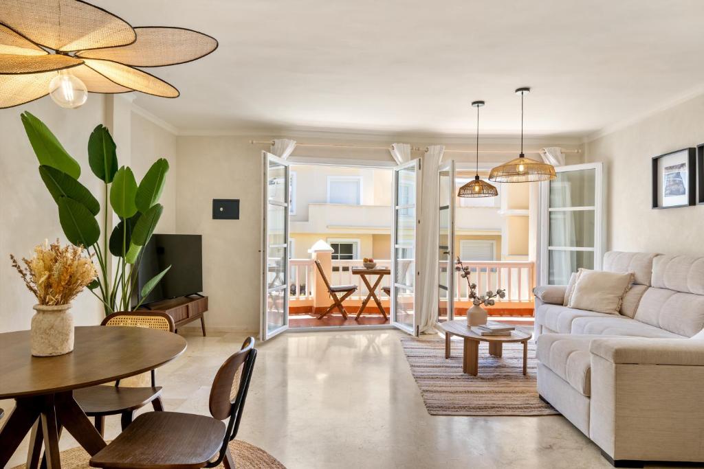 Stylish Apartment with Pool, Estepona