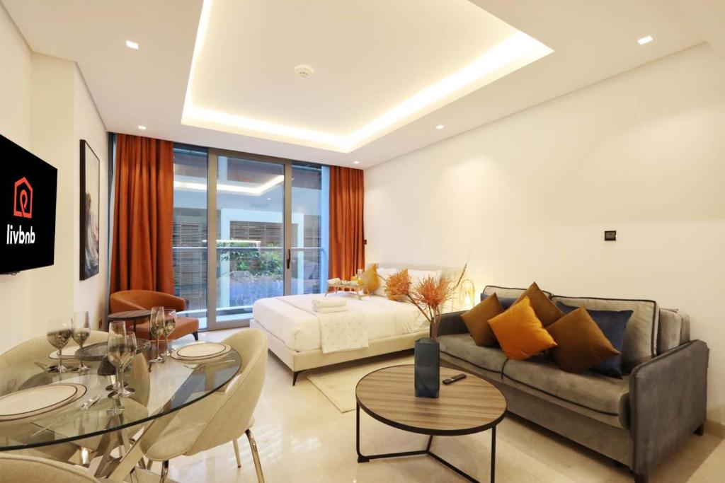 Modern Studio Near Dubai Mall Walk to Dubai Canal, Dubaj