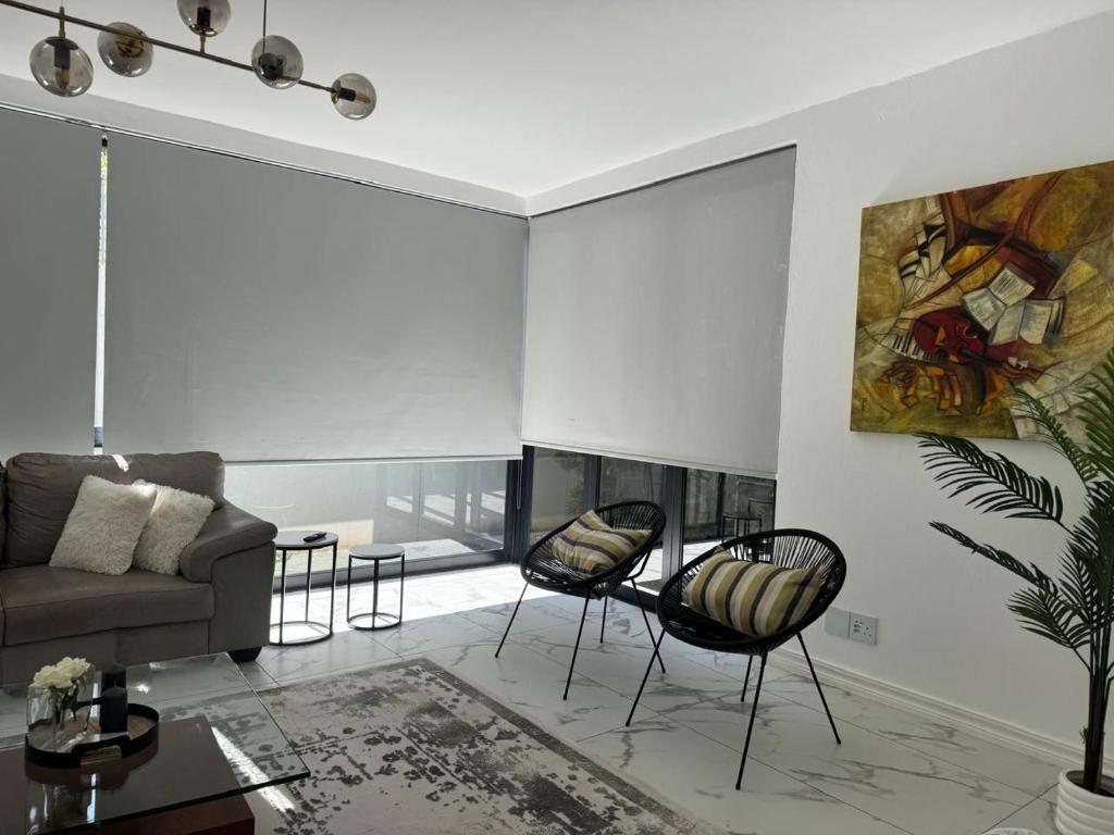 Solar - powered Bryanston Home, Johannesburg