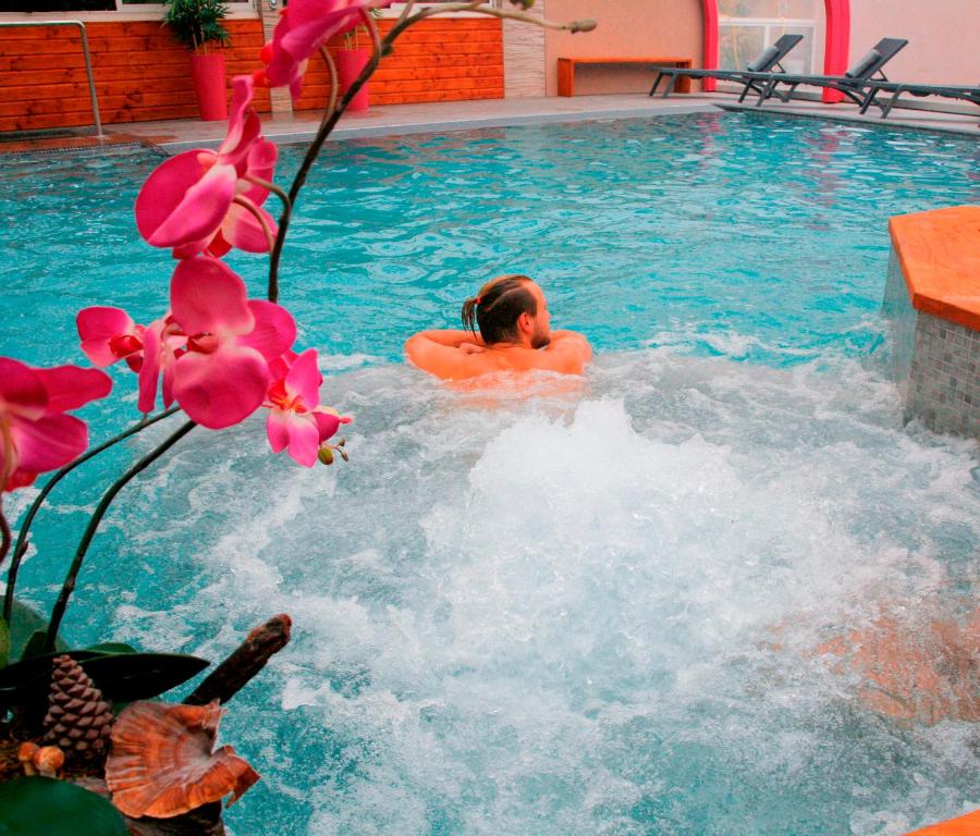 Hot tub
