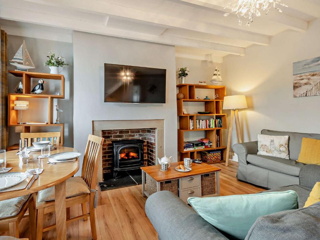 2 Bed in Seahouses CN082, Seahouses