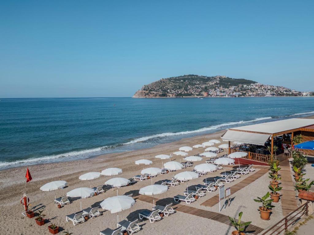 Parador Sky Hotel All Inclusive — Beach in Alanya