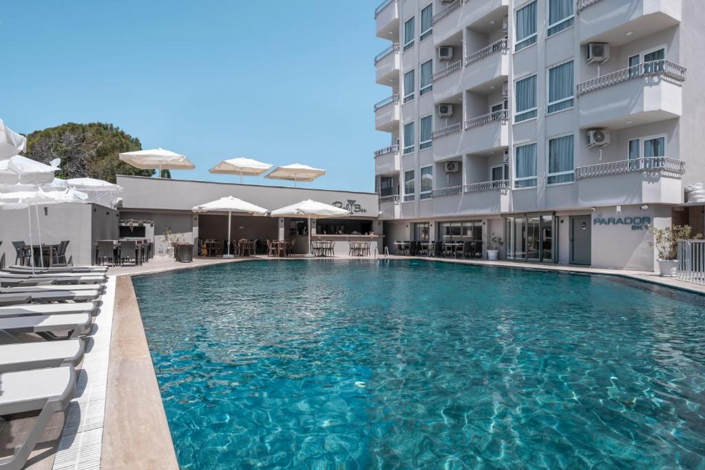 Parador Sky Hotel All Inclusive — Swimming pool in Alanya
