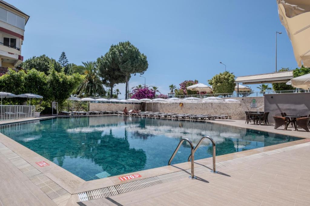 Parador Sky Hotel All Inclusive — Swimming pool in Alanya