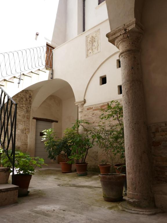 Casa Piccolomini, Ascoli Piceno