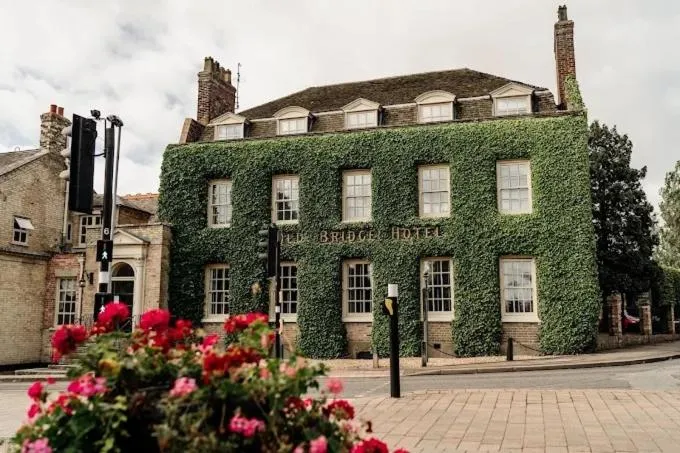 The Old Bridge, hotel in Huntingdon
