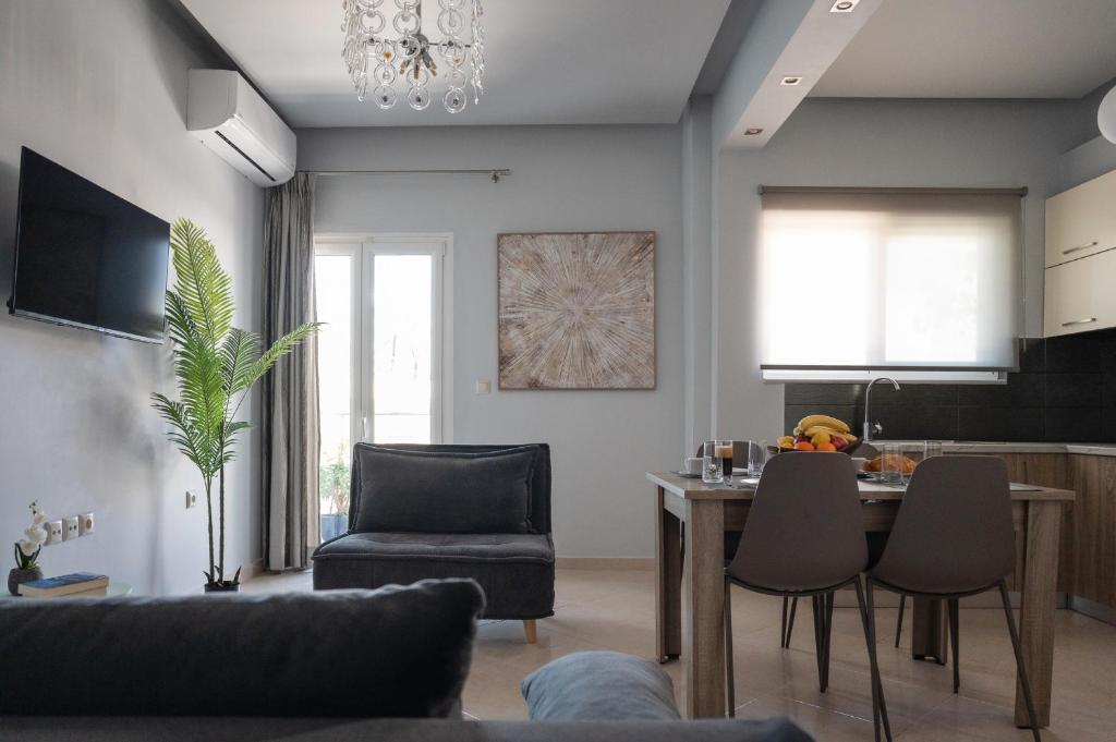 Noir Apartment close to the center by 8essentially, Chania