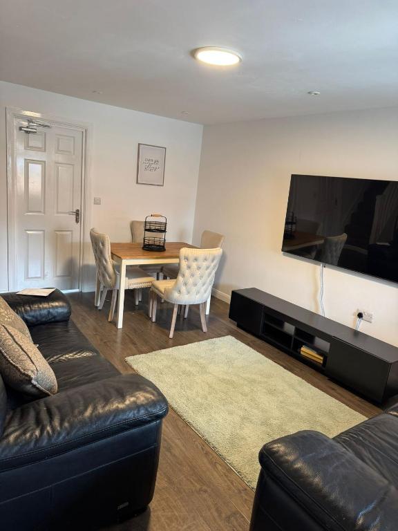 6 Coleridge Crescent, Leverstock Green