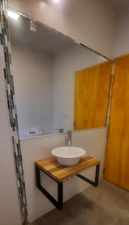 Casa vacacional con pileta y quincho - El Mollar - 1