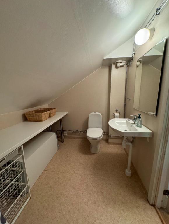 Fridfull lantlighet utanför Flen, Mellösa