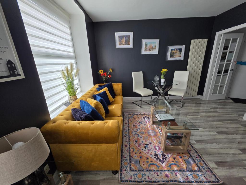 The Holiday 20 flat! outside LEZ, Aberdeen