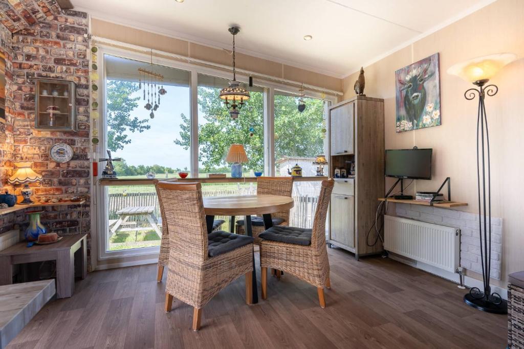 Hello Zeeland - Hoge duvekotsweg 12, Oostkapelle