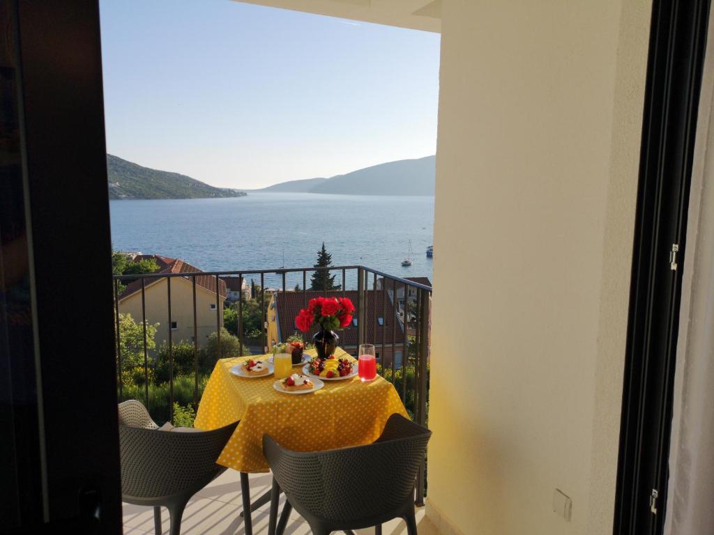 Wisteria, Herceg Novi