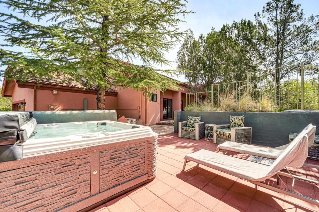 Group Getaway with Outdoor Oasis in Sedona!, Sedona