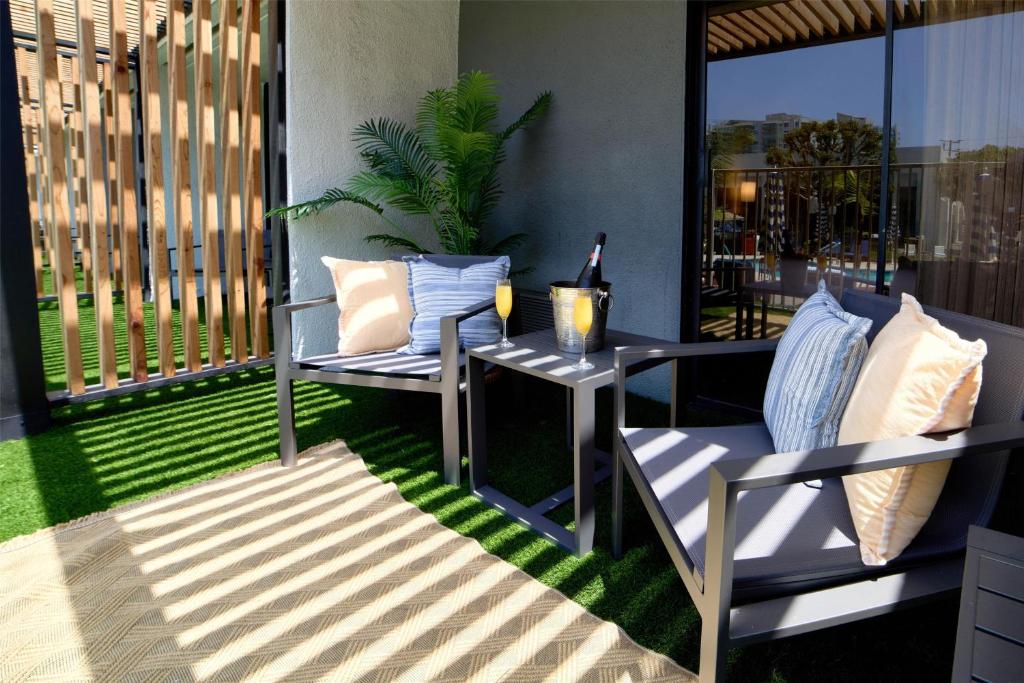 Hotel MDR Marina del Rey- a DoubleTree by Hilton — Hotel rooms in Marina Del Rey, California