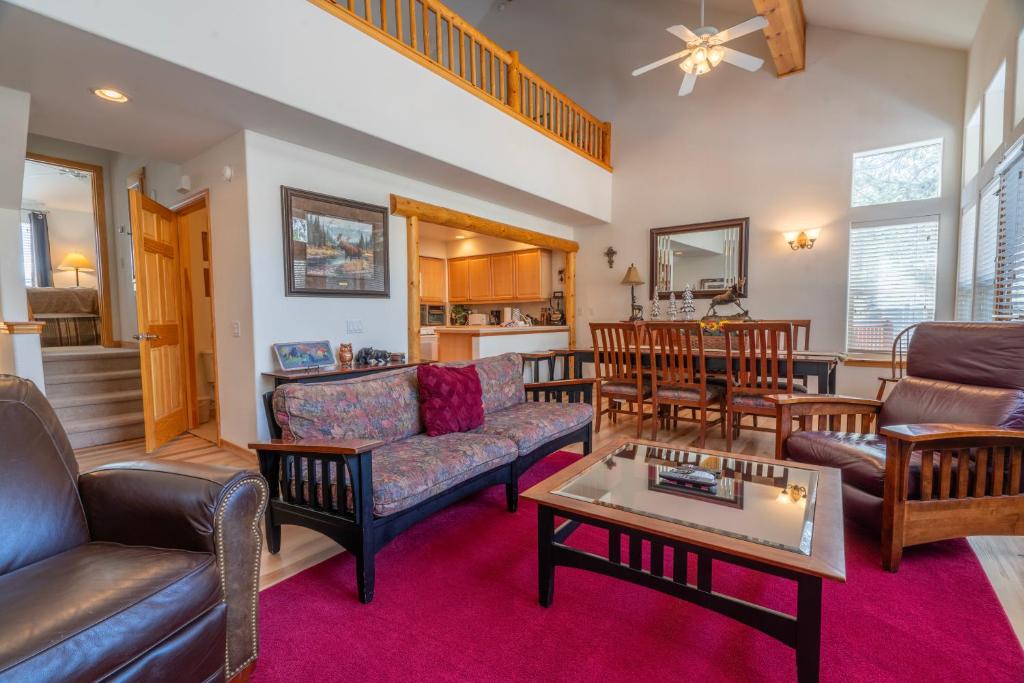 RR-Hideaway_Down_Cyn 104, June Lake