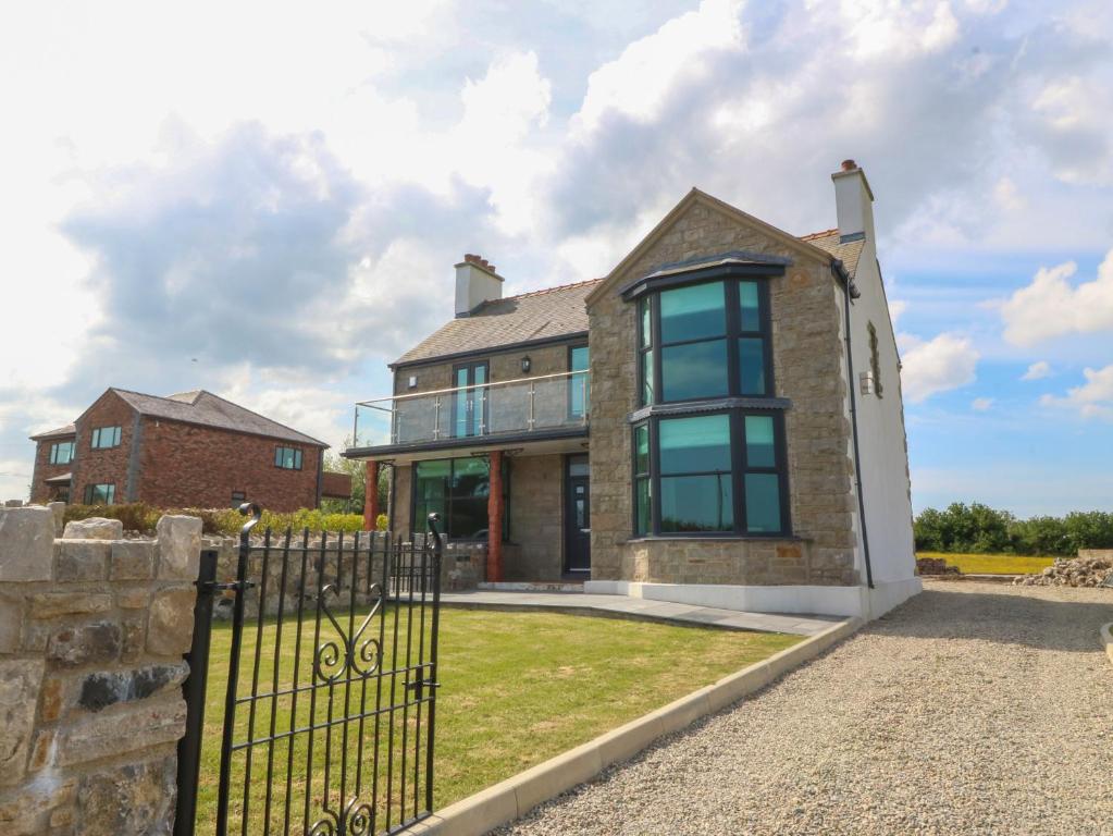 Morawelon, Pentraeth