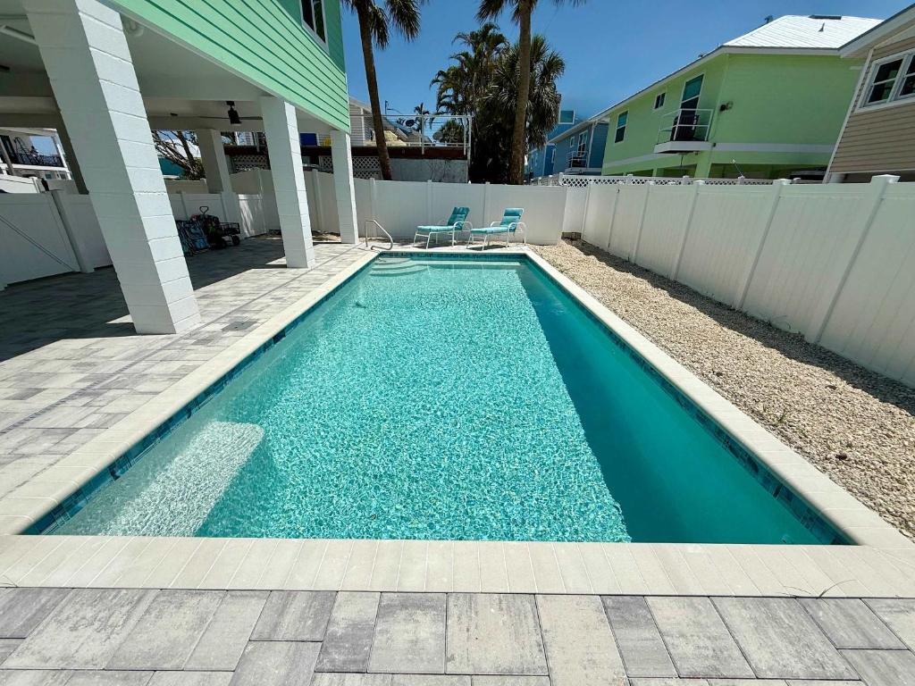 New Build - Pool - Walk to Beach, Fort Myers Beach