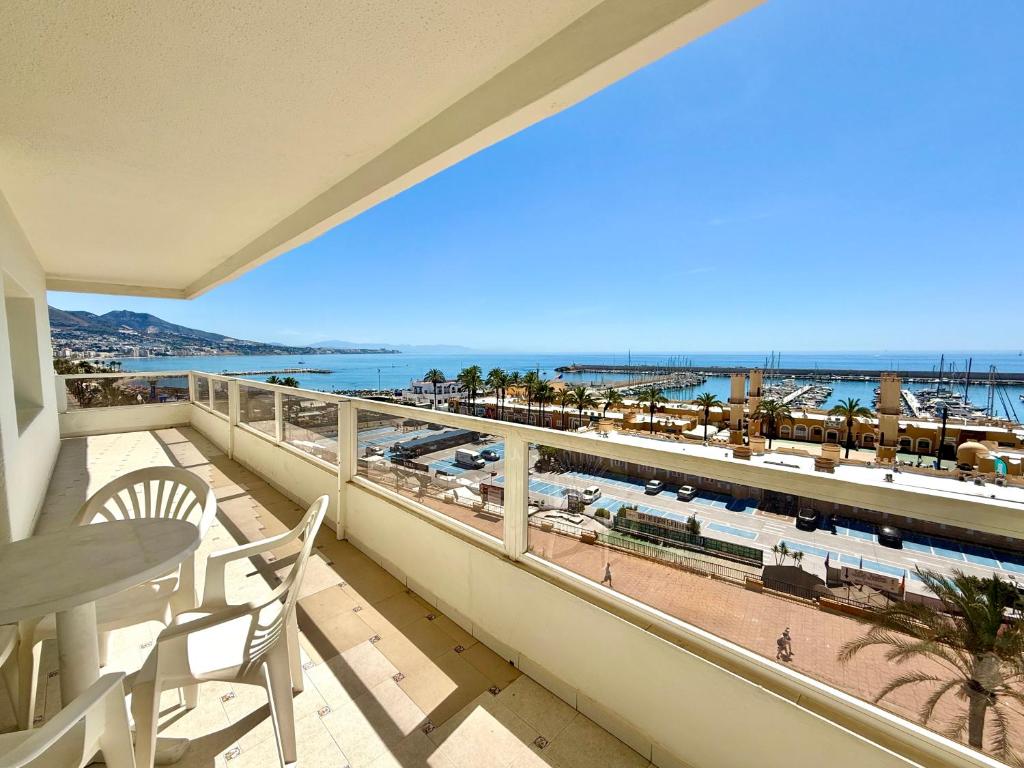 PYR BeachFront and Pool Apartment - 5