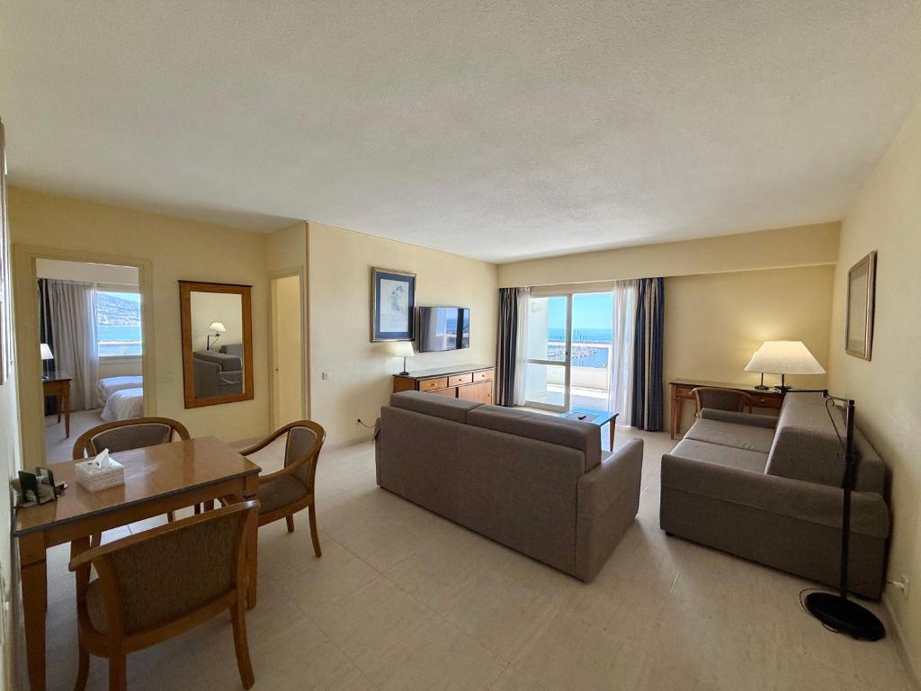 PYR BeachFront and Pool Apartment - 2