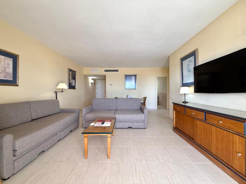 PYR BeachFront and Pool Apartment - 4