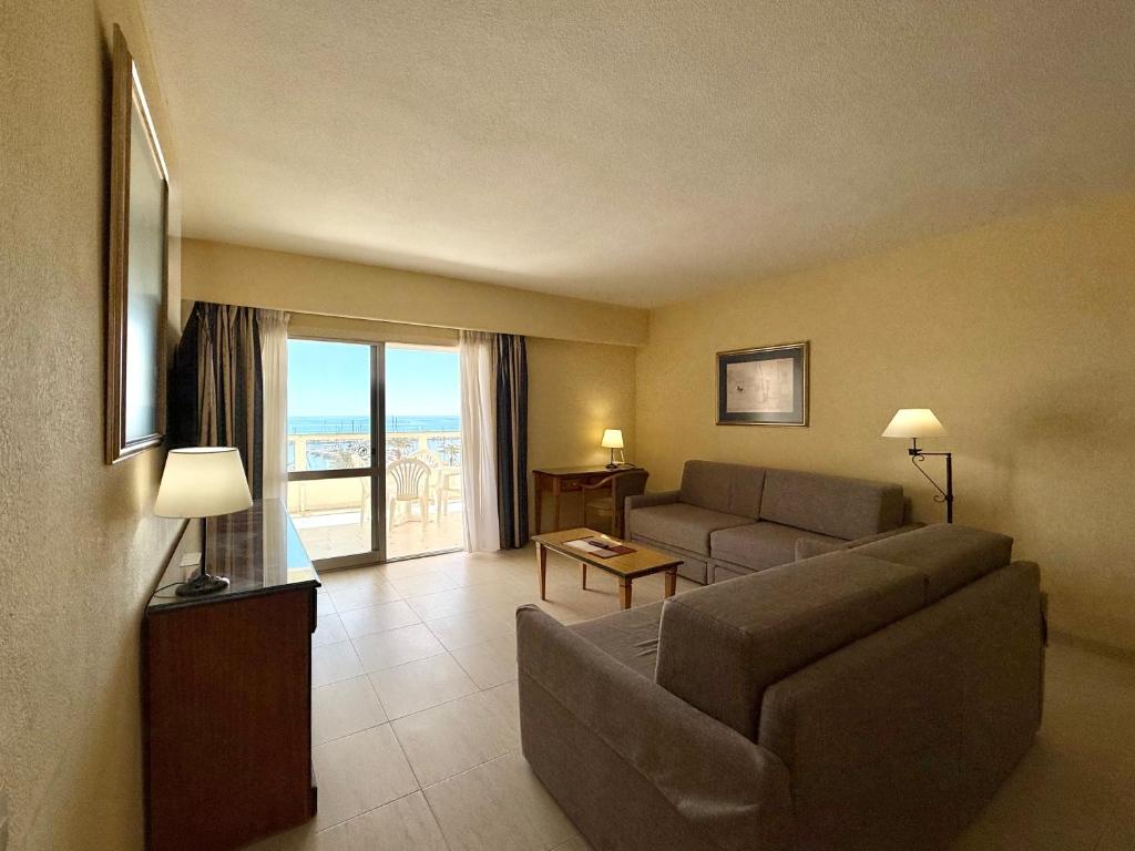 PYR BeachFront and Pool Apartment - 3