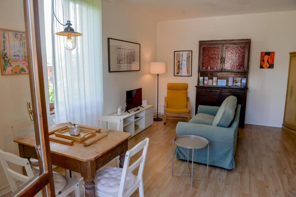 Ines Lake Garden - with private parking & garden - 3