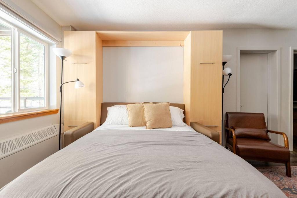 Super-Efficient Studio with Full Kitchen Balcony & Smart Sleeping Options, Kirkwood