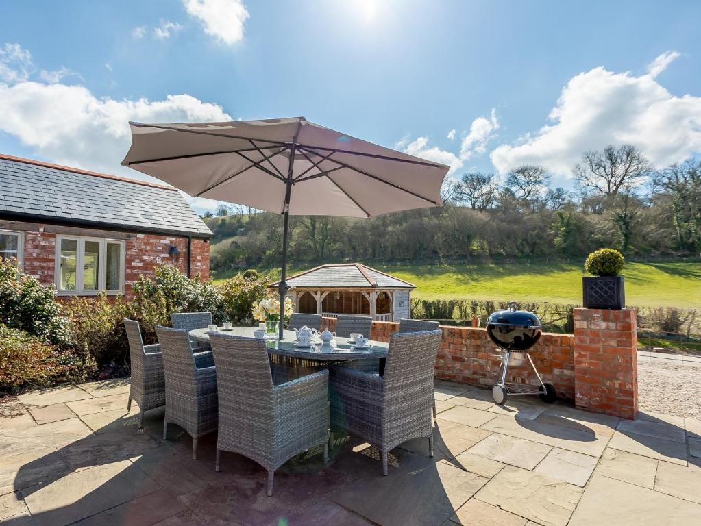 4 Bed in Dorchester 42204, Frampton