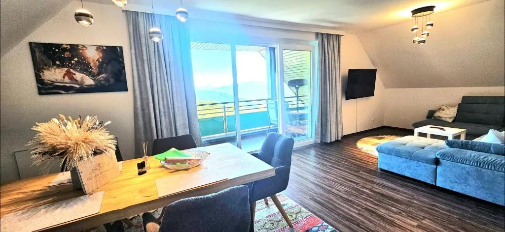 Penthouse Apartment 1511 Gerlitzen - Kärnten Card im Sommer inklusive!, hotel in Treffen