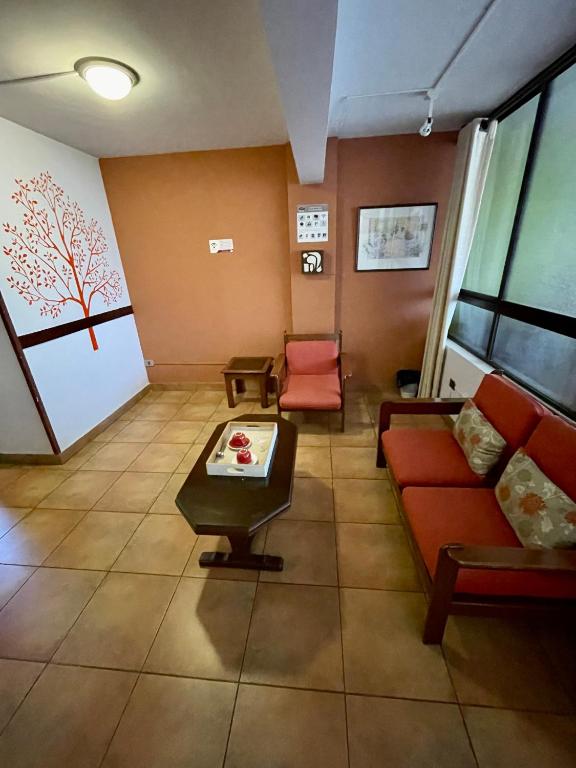 Departamento a metros del Prado - 4