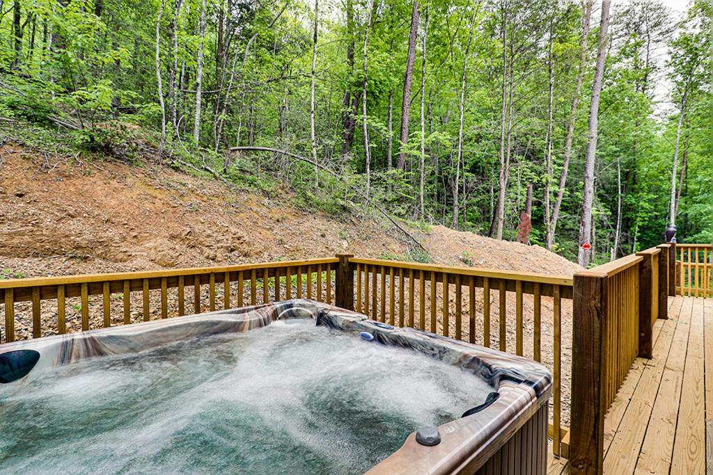 Lucky Eagle by Venture Smoky Mountains, Pigeon Forge