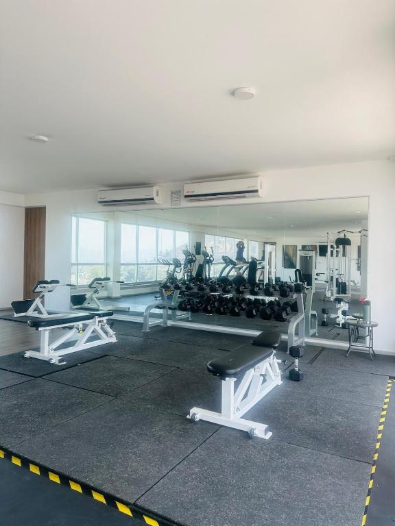 Vista Vibes Modern Apt with Rooftop Pool in GDL - 4