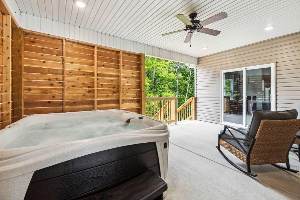 The Veloshire - Half mi to MTB Trails-Hot Tub, Bella Vista