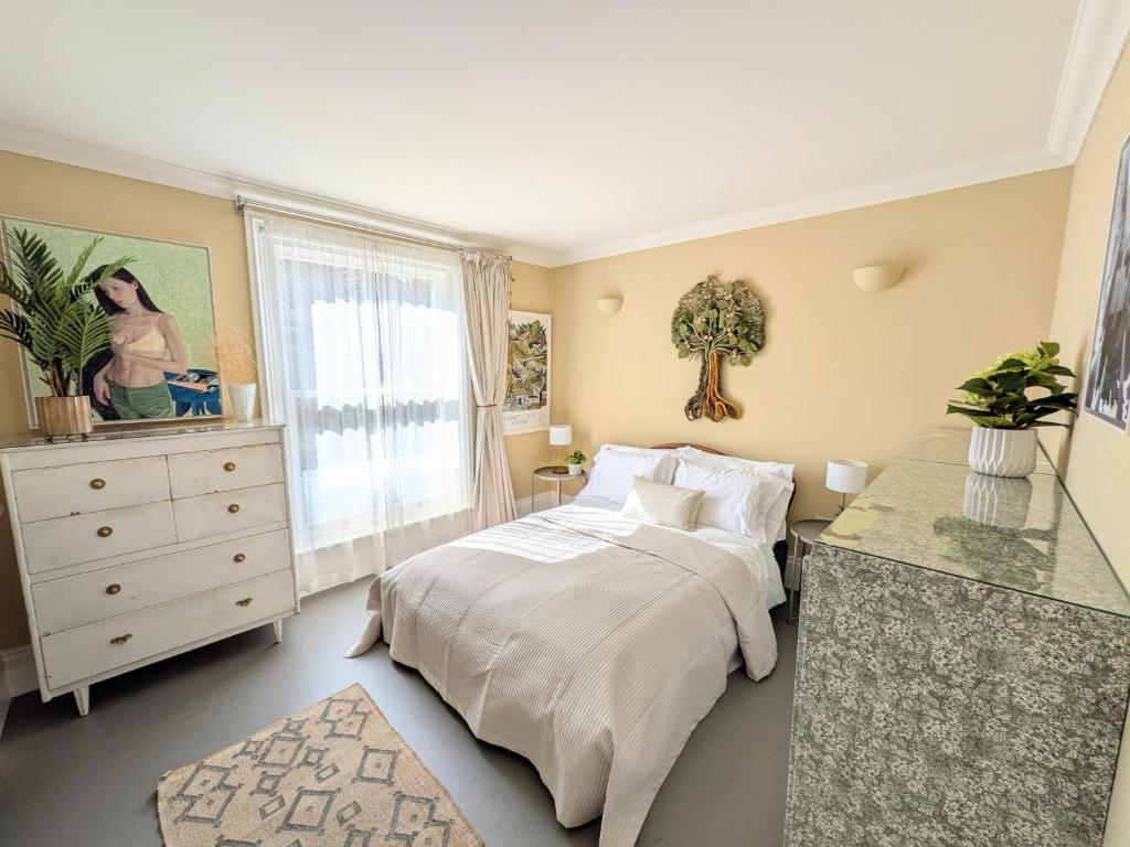 Bright Beachside Hideaway, Margate