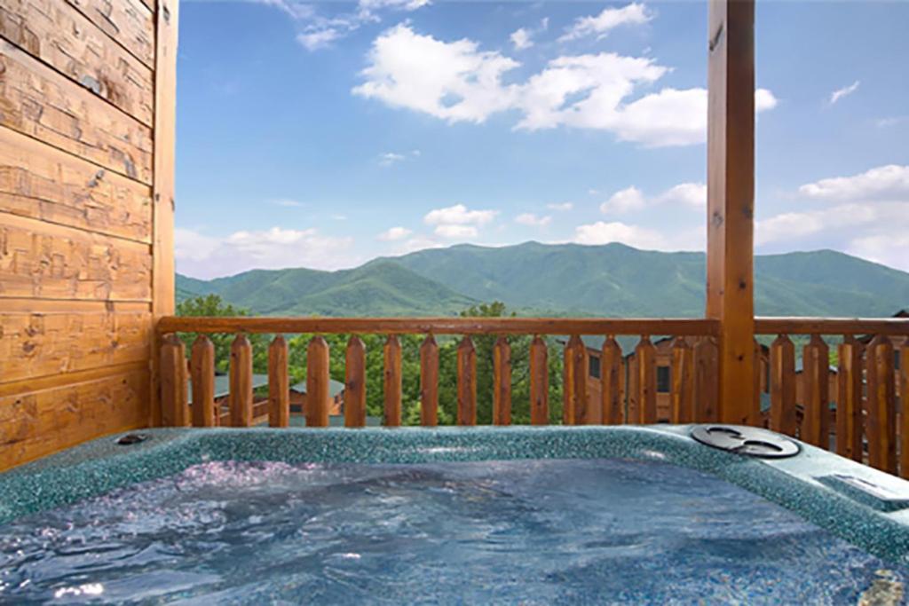 Pinnacle View by Venture Smoky Mountains, Gatlinburg