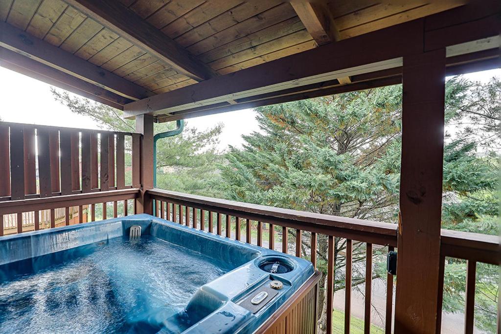 Tonys Joint by Venture Smoky Mountains, Sevierville