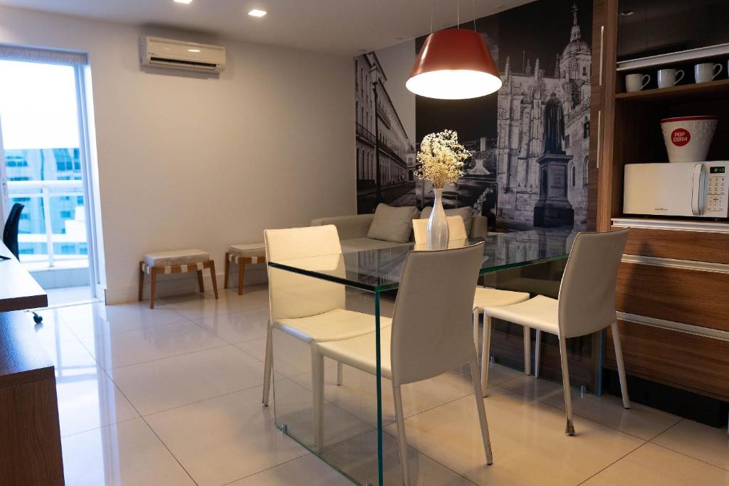 B2003 Flat espaçoso com excelente localização, Brasília