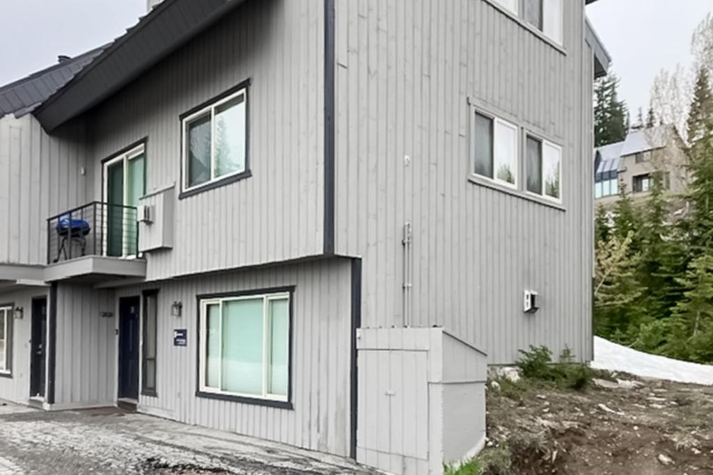 Crystal Runaway, Sandpoint